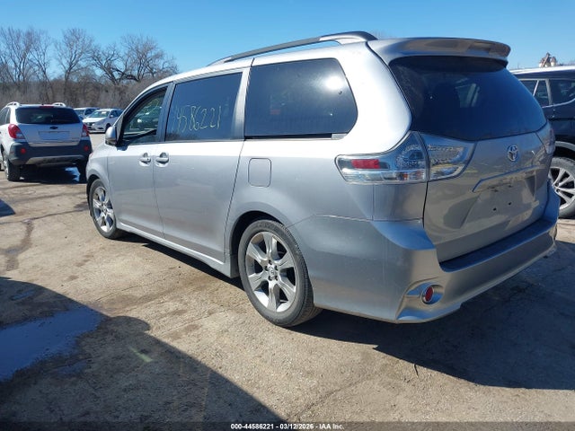Toyota Sienna Se