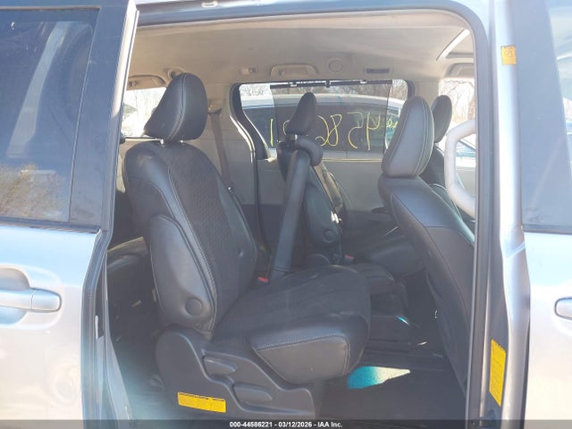 Toyota Sienna Se