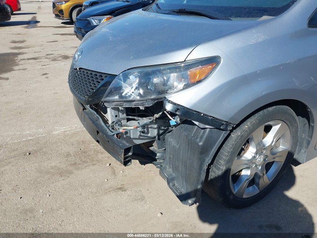 Toyota Sienna Se
