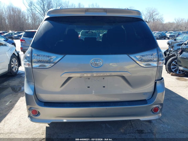 Toyota Sienna Se