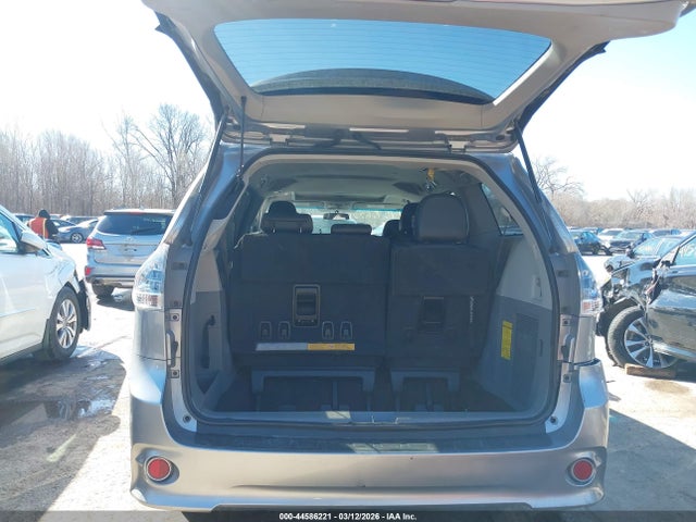 Toyota Sienna Se