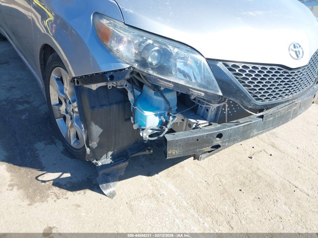 Toyota Sienna Se