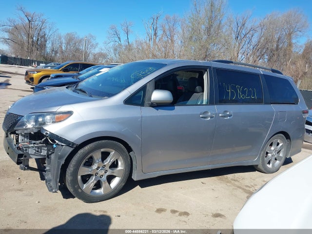 Toyota Sienna Se