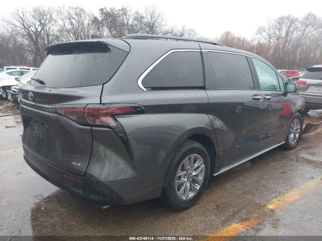 Toyota Sienna Xle