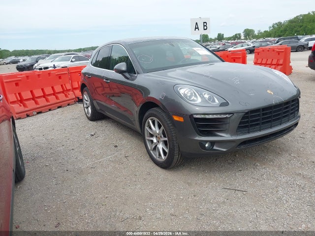 Salvage Porsche Macan Image