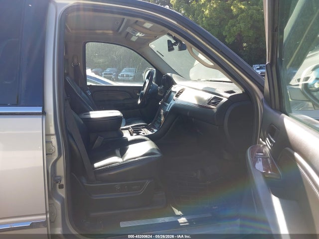 Cadillac Escalade Standard