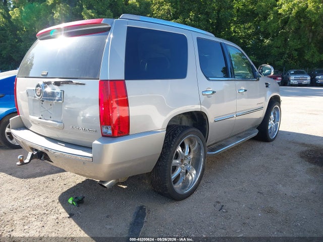 Cadillac Escalade Standard