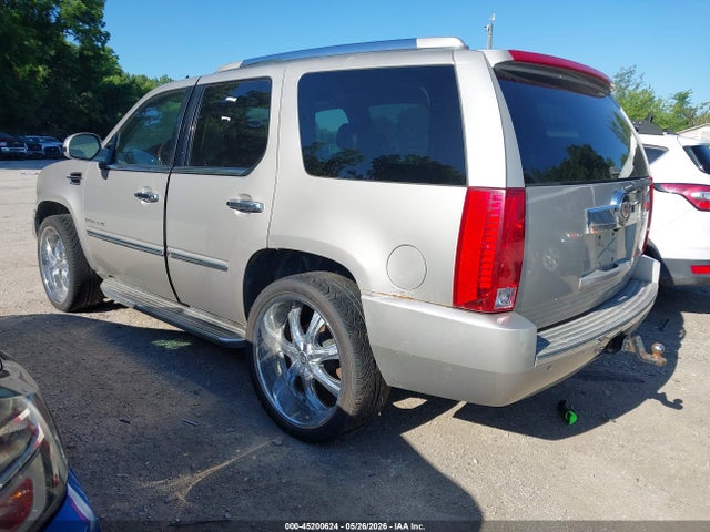 Cadillac Escalade Standard