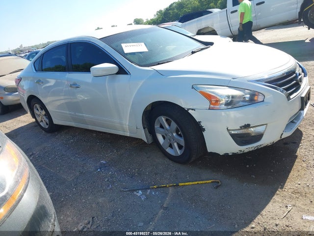 Salvage Nissan Altima Image