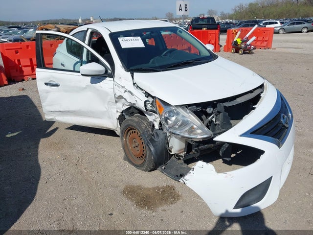 Salvage Nissan Versa Image