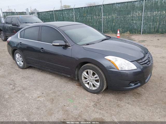 Salvage Nissan Altima Image