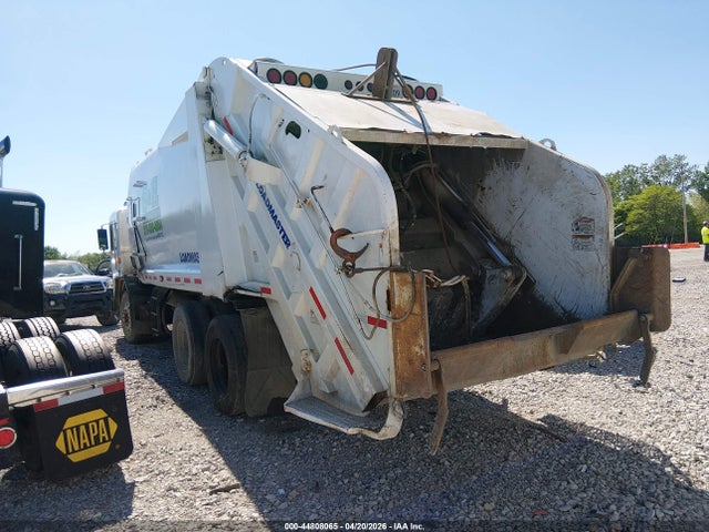 Peterbilt 320
