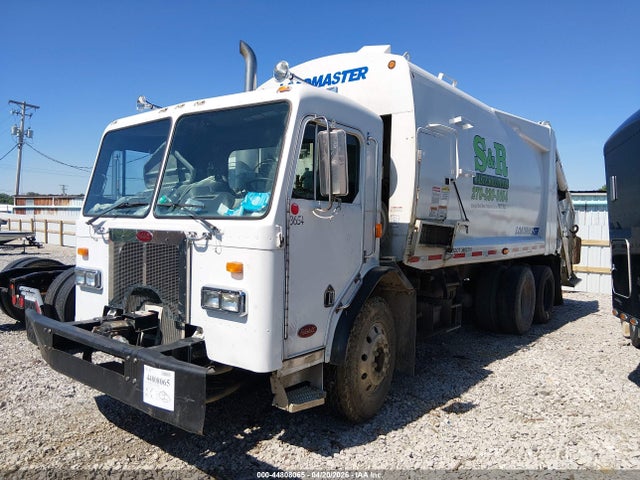 Peterbilt 320