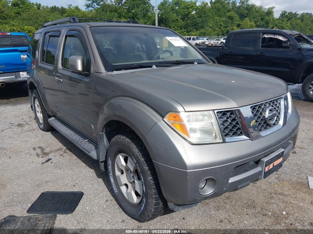 Salvage Nissan Pathfinder Image