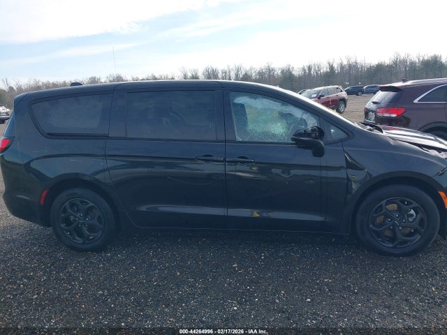 Chrysler Pacifica Touring L