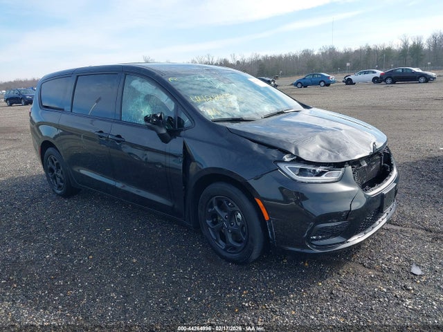 Salvage Chrysler Pacifica Image