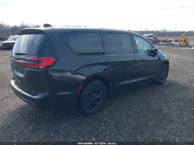Chrysler Pacifica Touring L