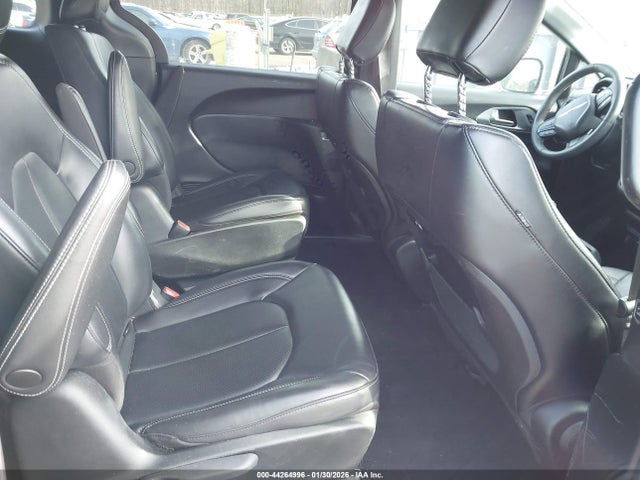 Chrysler Pacifica Touring L