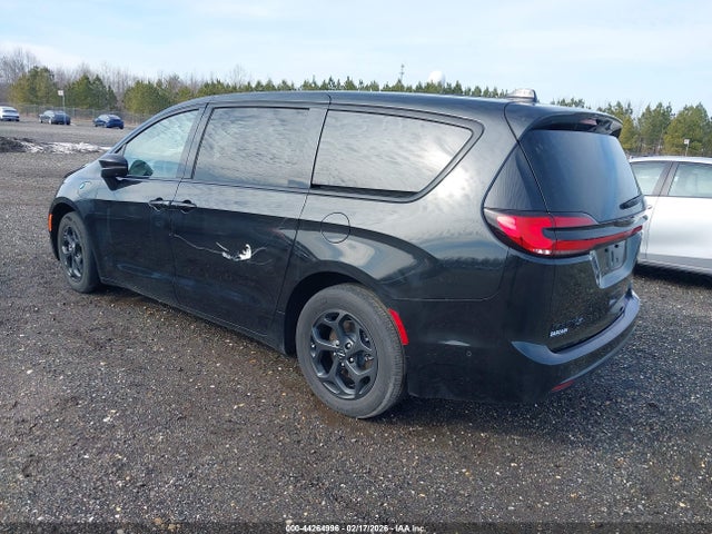 Chrysler Pacifica Touring L