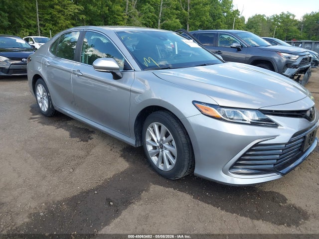 Salvage Toyota Camry Image