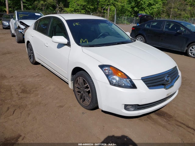Salvage Nissan Altima Image