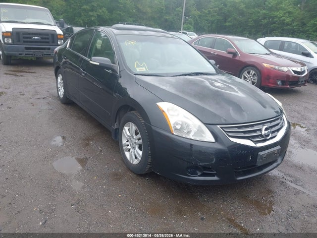 Salvage Nissan Altima Image