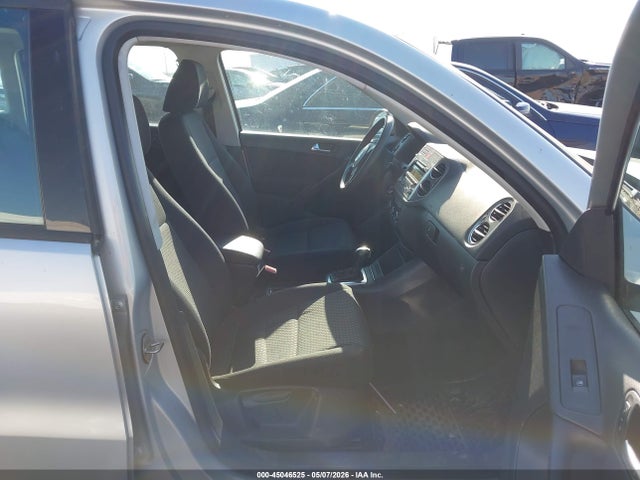 Volkswagen Tiguan S