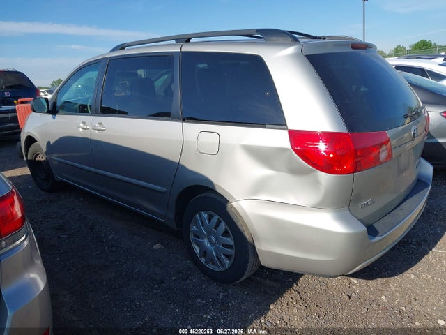 Toyota Sienna Le