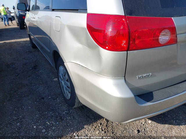 Toyota Sienna Le