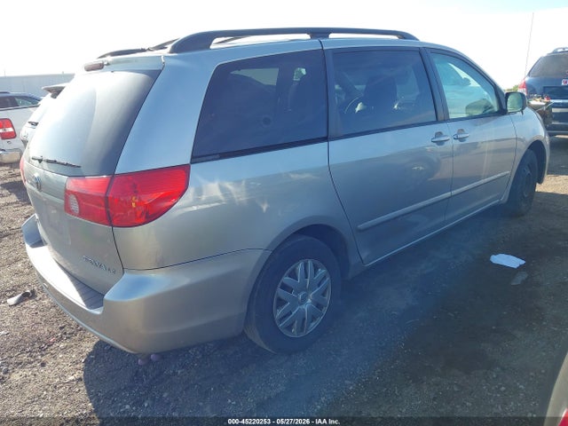 Toyota Sienna Le