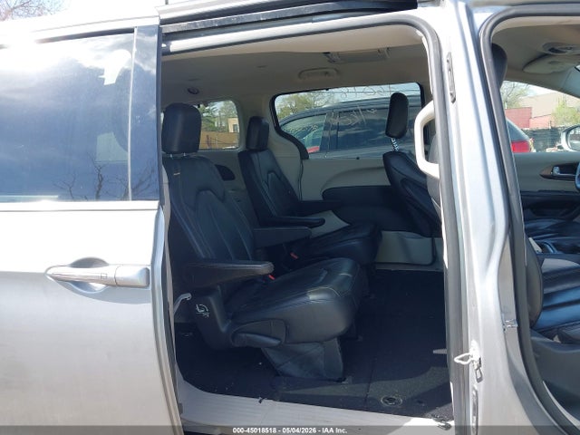Chrysler Pacifica Touring-l