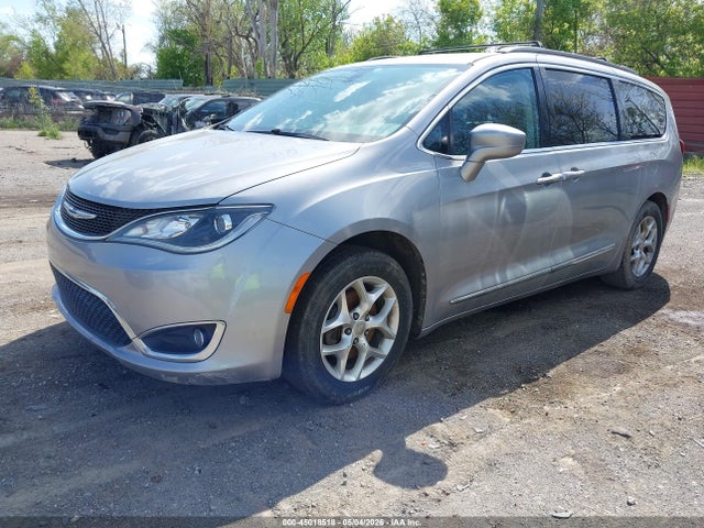Chrysler Pacifica Touring-l