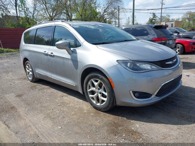 Salvage Chrysler Pacifica Image