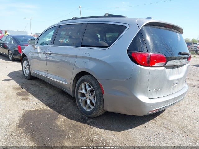 Chrysler Pacifica Touring-l