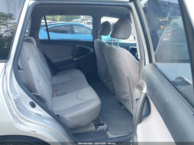 Toyota RAV4 Base V6