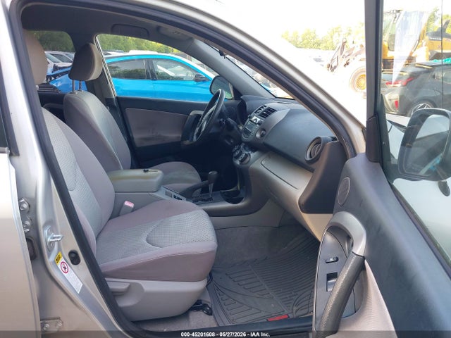 Toyota RAV4 Base V6