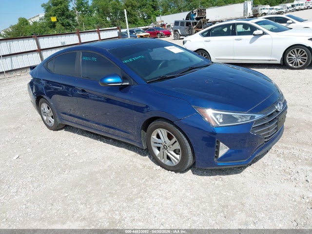 Salvage Hyundai ELANTRA Image
