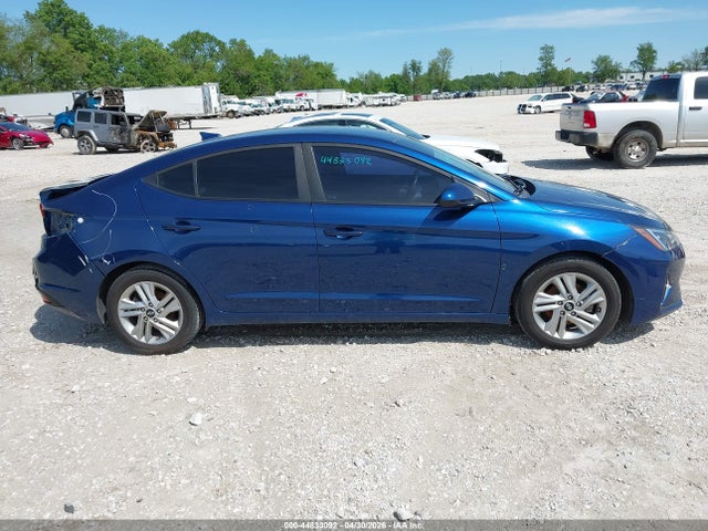 Hyundai ELANTRA Sel