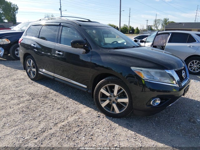 Salvage Nissan Pathfinder Image
