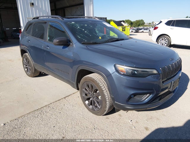 Salvage Jeep Cherokee Image