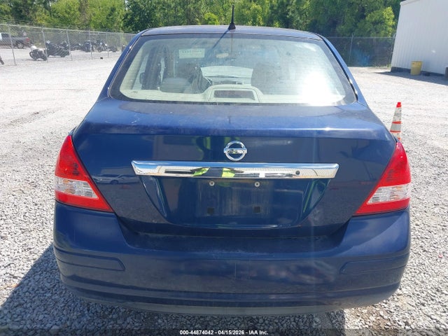 Nissan Versa 1.8s