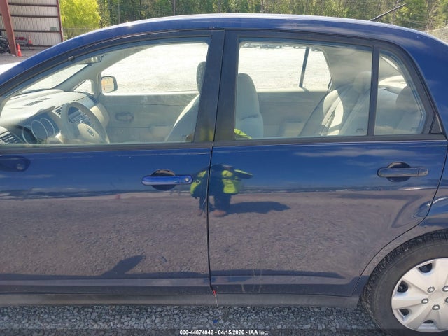 Nissan Versa 1.8s