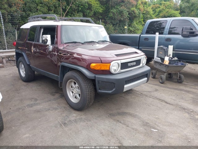 Salvage Toyota FJ Cruiser Image