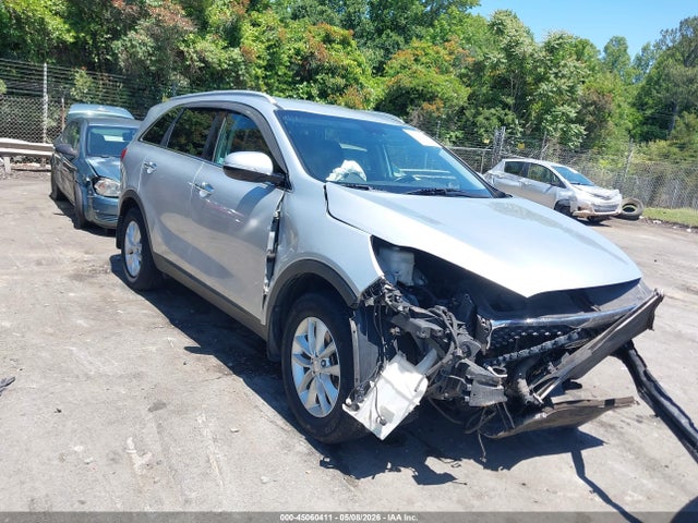 Salvage Kia Sorento Image