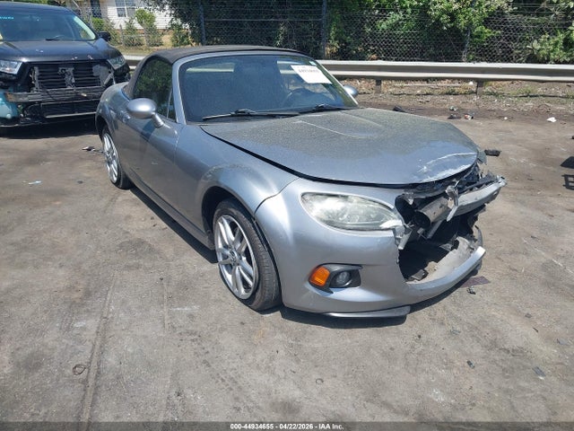 Salvage Mazda MX-5 Miata Image