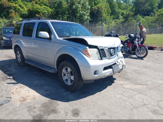 Salvage Nissan Pathfinder Image