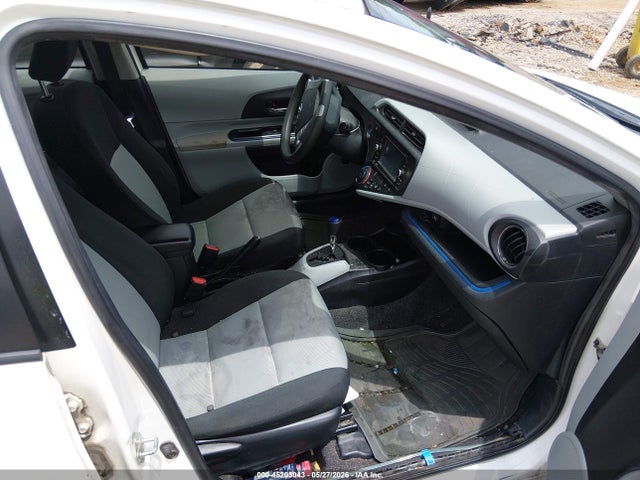Toyota Prius c Three