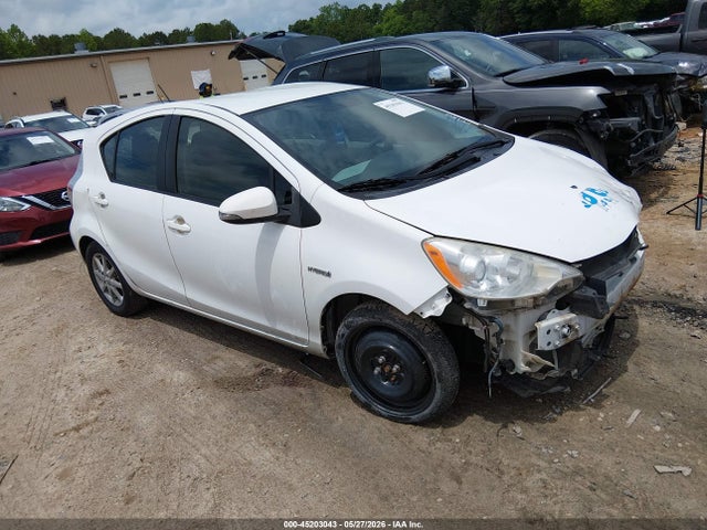 Salvage Toyota Prius c Image