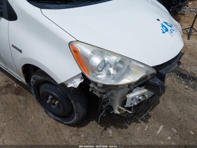 Toyota Prius c Three