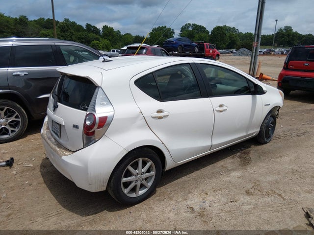 Toyota Prius c Three